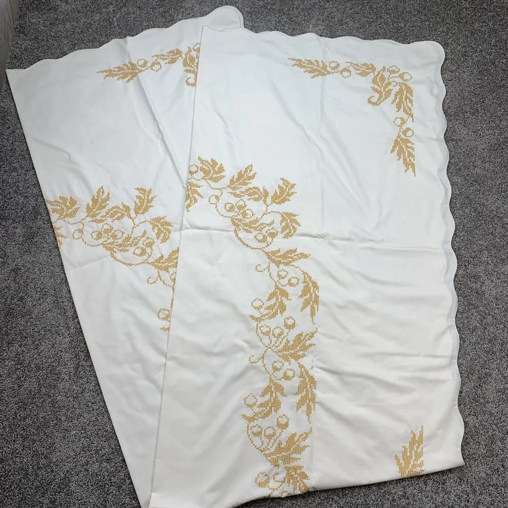 VTG Hand Embroidered Cross Stitch Tablecloth + 12 Napkins MCM Granny Core 106x59